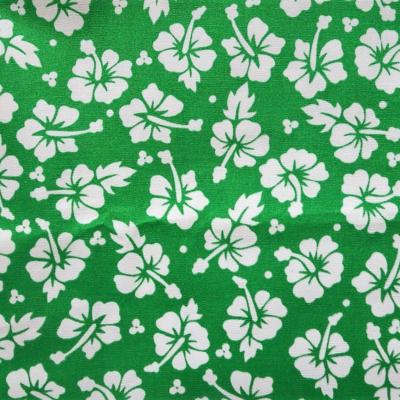 Tissu vert et petits hibiscus blancs 50 X 110 cm